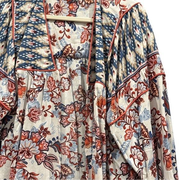 Evereve Penny Floral Wrap Kimono Size Medium/Large  Cream/Blue/Red Boho - Picture 6 of 8